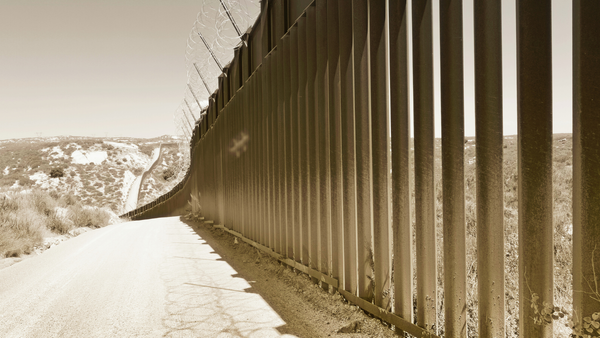 The border wall along the southern border. (Photo: Canva)